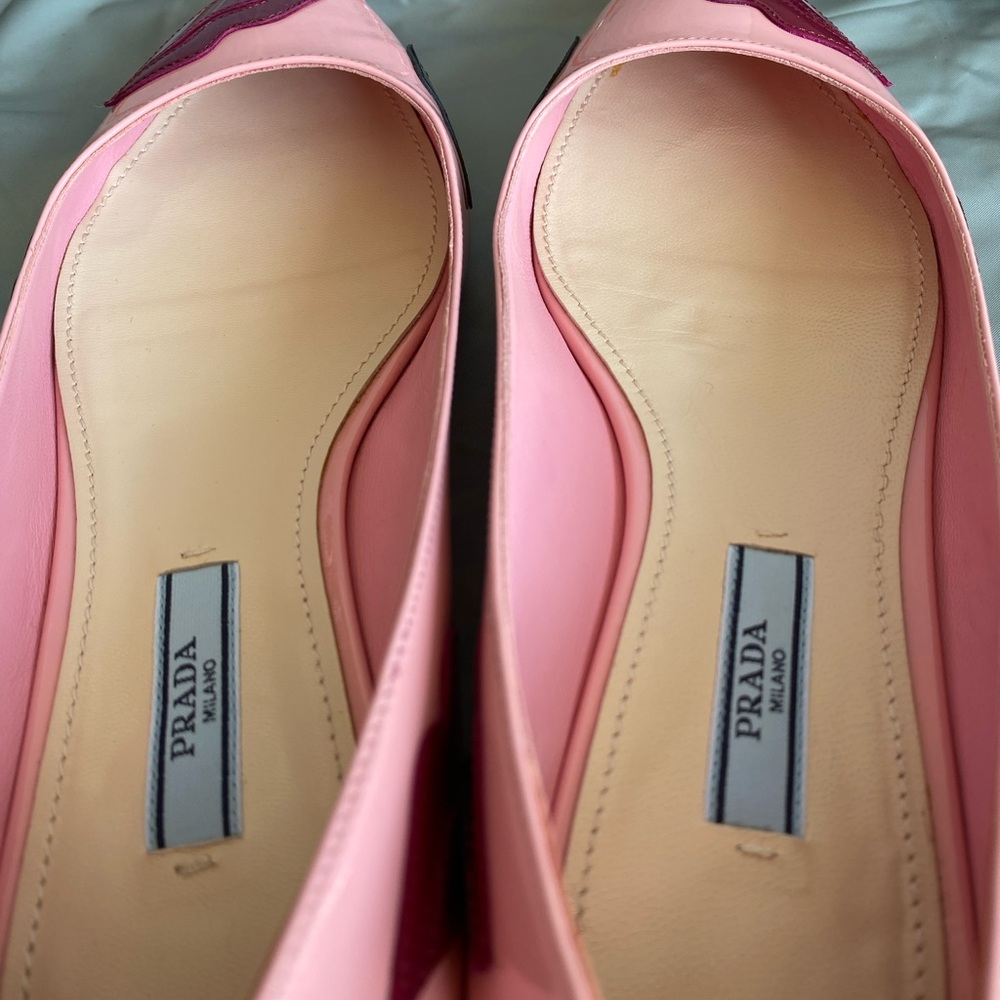 🇮🇹 PRADA | Pink Patent Leather | Kiss Print Flats - Picture 8 of 17